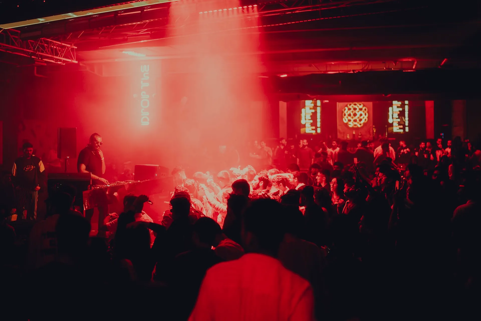 Raka Ashok live, red stage lights